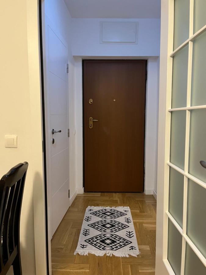黄屋公寓 普里什蒂纳 外观 照片